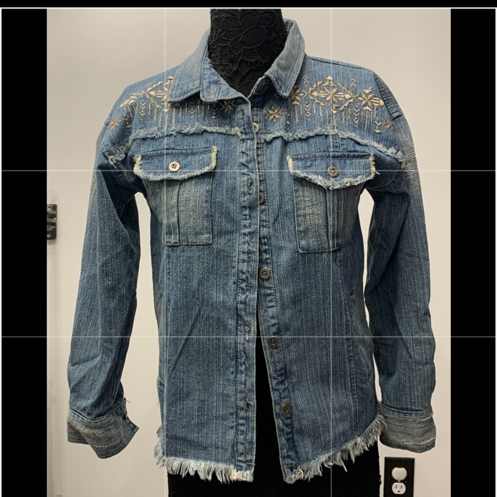 NEW Miss Me embroidered distressed denim jacket Size Small
